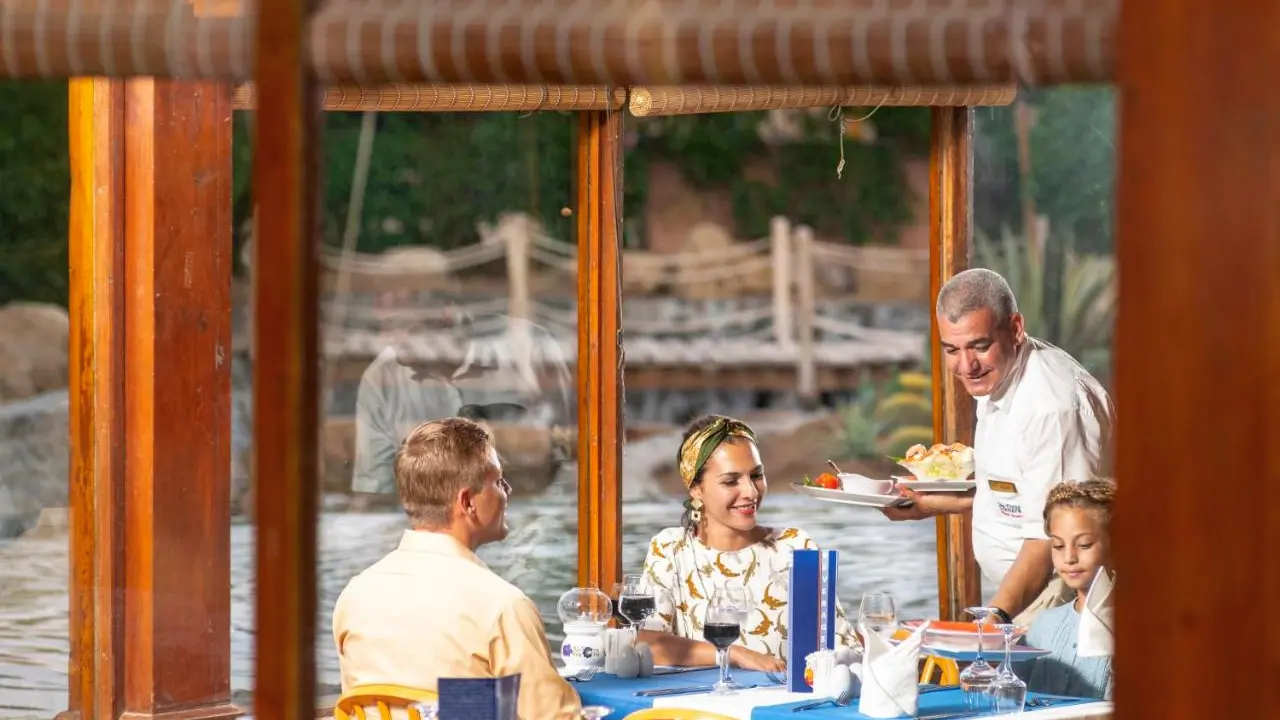 الفندق ثري كورنرز ريحانة - الجونة